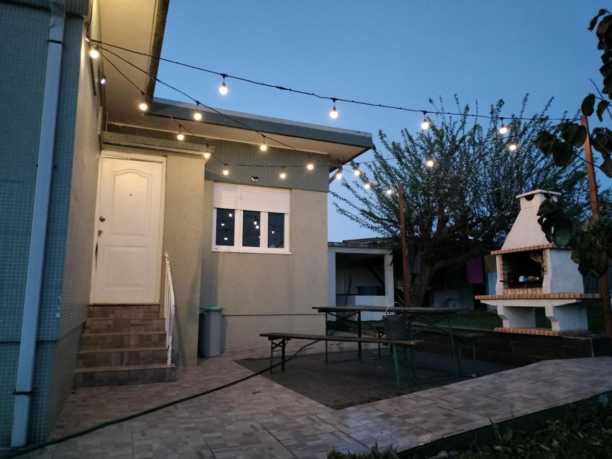 House With Pool And Garden In Esmoriz Near Porto Villa Bagian luar foto